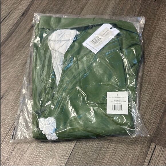 WeWoreWhat Green Faux Leather Short Overalls Small New with Tag - Picture 3 of 9